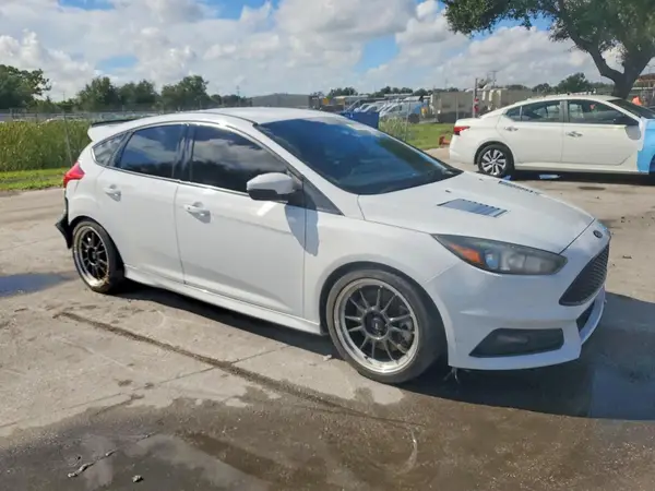 1FADP3L91GL309175 — 2016 Ford Focus, фото 4 с аукциона Copart 01.10.2026, Боковая часть