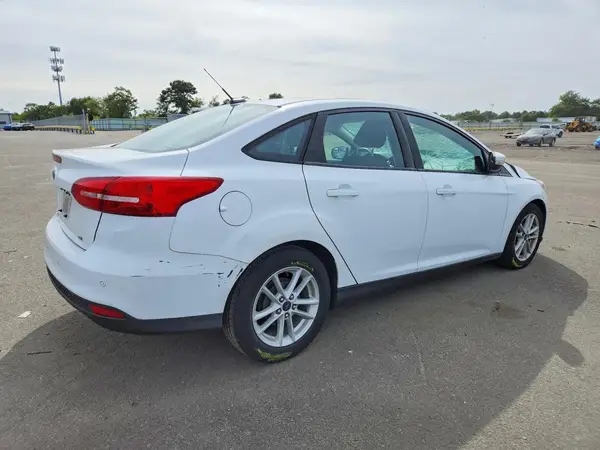 1FADP3F20GL215142 — 2016 Ford Focus, фото 3 с аукциона Copart, Передняя часть