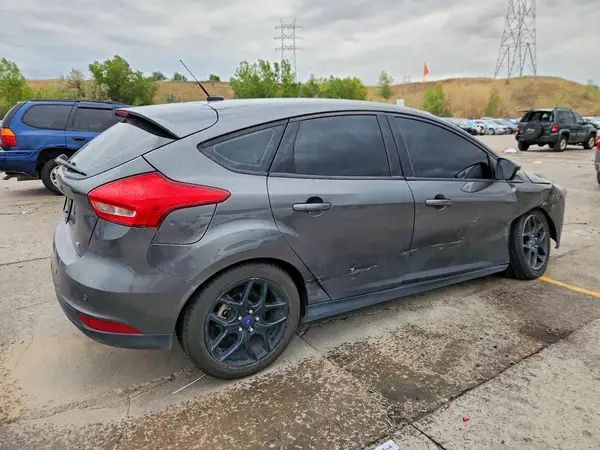 1FADP3K25GL362868 — 2016 Ford Focus, фото 3 с аукциона Copart, Боковая часть