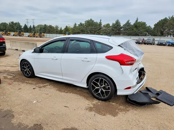 1FADP3K2XGL229121 — 2016 Ford Focus, фото 2 с аукциона Copart, Задняя часть