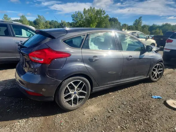 1FADP3M28HL330334 — 2017 Ford Focus, фото 3 с аукциона Copart, Передняя часть