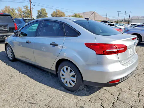 2017 Ford Focus VIN 1FADP3E26HL343940 фото 2