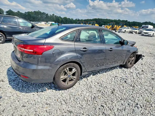 1FADP3FE2HL281803 — 2017 Ford Focus, фото 3 с аукциона Copart, Передняя часть