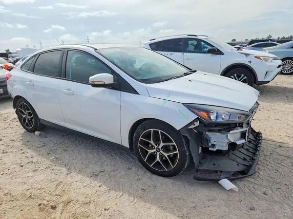 1FADP3H29HL269330 — 2017 Ford Focus, фото 4 с аукциона Copart, Передняя часть