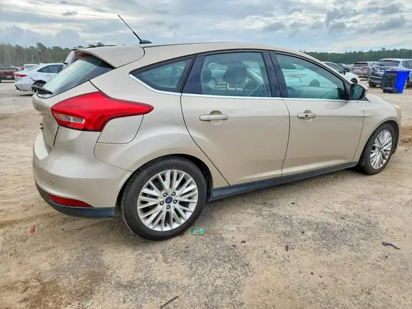 1FADP3N25HL330855 — 2017 Ford Focus, фото 3 с аукциона Copart, Передняя часть