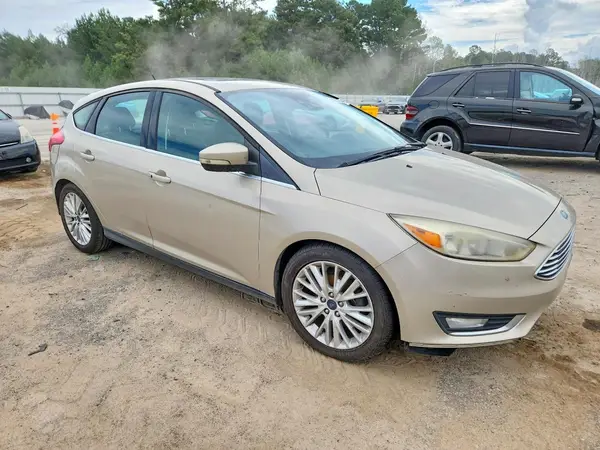 1FADP3N25HL330855 — 2017 Ford Focus, фото 4 с аукциона Copart, Передняя часть