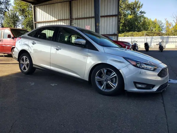 1FADP3FE3HL292924 — 2017 Ford Focus, фото 4 с аукциона Copart, Передняя часть