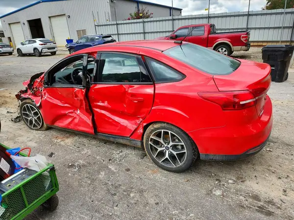 1FADP3FE2HL336864 — 2017 Ford Focus, фото 2 с аукциона Copart, Передняя часть