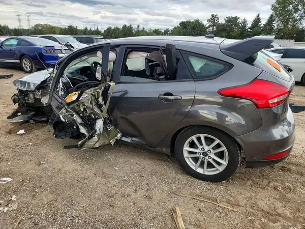 1FADP3K22HL302564 — 2017 Ford Focus, фото 2 с аукциона Copart, Боковая часть