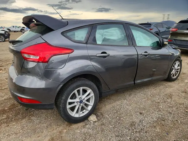 1FADP3K22HL302564 — 2017 Ford Focus, фото 3 с аукциона Copart, Боковая часть