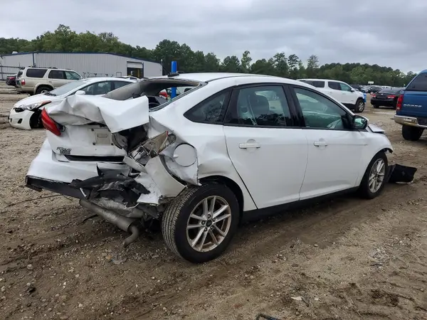 1FADP3F23HL327595 — 2017 Ford Focus, фото 3 с аукциона Copart 06.10.2026, Передняя часть