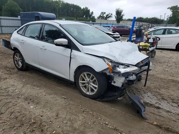 1FADP3F23HL327595 — 2017 Ford Focus, фото 4 с аукциона Copart 06.10.2026, Передняя часть
