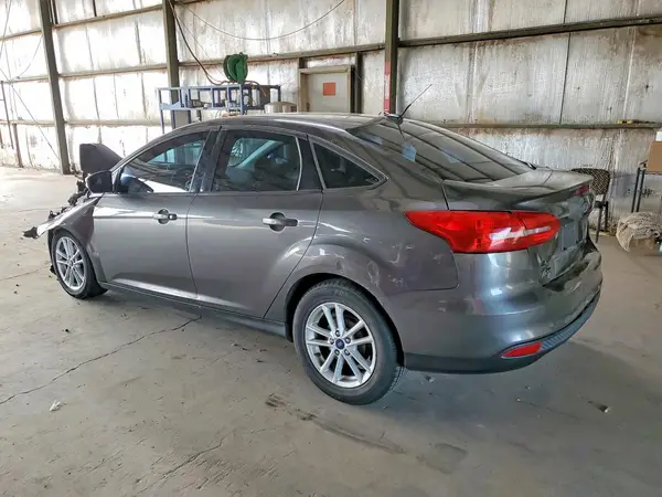 1FADP3F21HL303764 — 2017 Ford Focus, фото 2 с аукциона Copart, Передняя часть