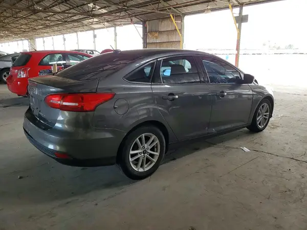 1FADP3F21HL303764 — 2017 Ford Focus, фото 3 с аукциона Copart, Передняя часть