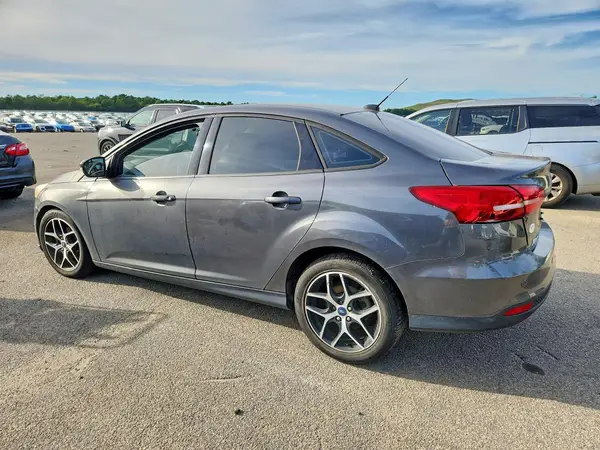 1FADP3E21HL261940 — 2017 Ford Focus, фото 2 с аукциона Copart 14.10.2026, Мелкие вмятины и царапины