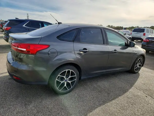 1FADP3E21HL261940 — 2017 Ford Focus, фото 3 с аукциона Copart 14.10.2026, Мелкие вмятины и царапины