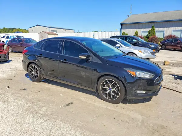 1FADP3H29HL302858 — 2017 Ford Focus, фото 4 с аукциона Copart, Боковая часть