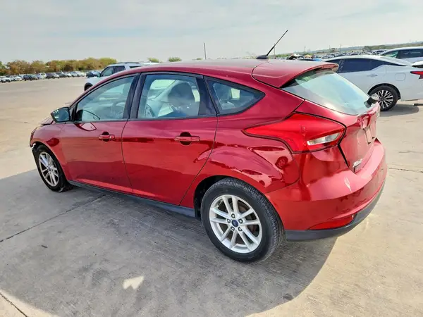 1FADP3K23HL330874 — 2017 Ford Focus, фото 2 с аукциона Copart, Передняя часть