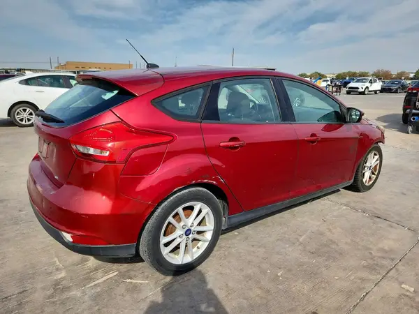 1FADP3K23HL330874 — 2017 Ford Focus, фото 3 с аукциона Copart, Передняя часть