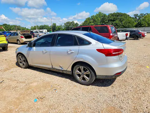 1FADP3FE7JL255932 — 2018 Ford Focus, фото 2 с аукциона Copart 06.10.2026, Боковая часть