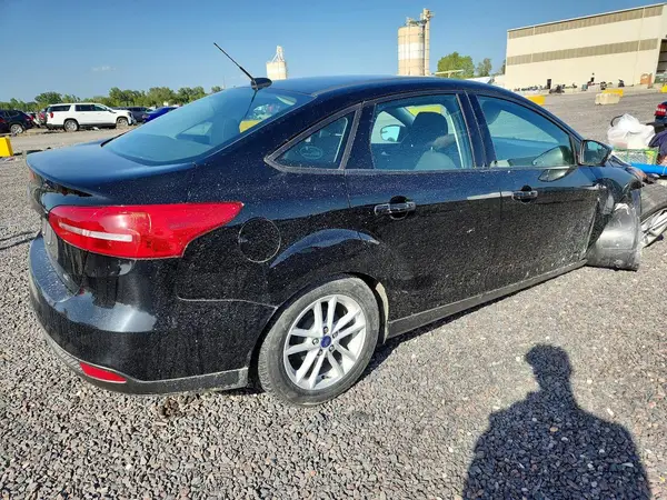 1FADP3F2XJL278062 — 2018 Ford Focus, фото 3 с аукциона Copart, Передняя часть