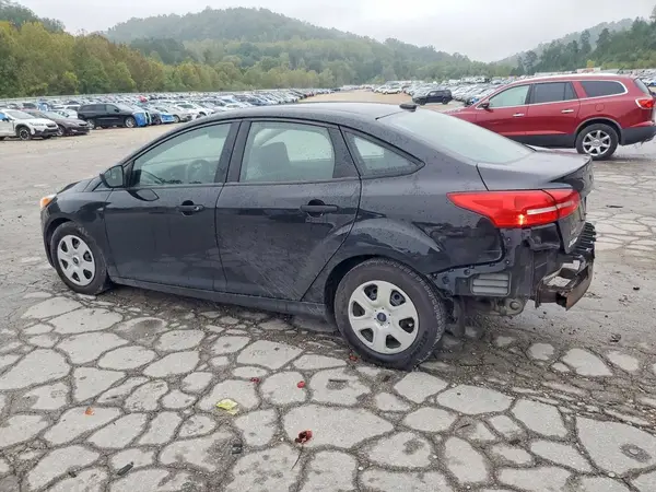 1FADP3E22JL201428 — 2018 Ford Focus, фото 2 с аукциона Copart, Передняя часть