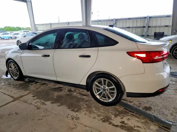 1FADP3E24JL269360 — 2018 Ford Focus, фото 2 с аукциона Copart 15.10.2026, Механические повреждения