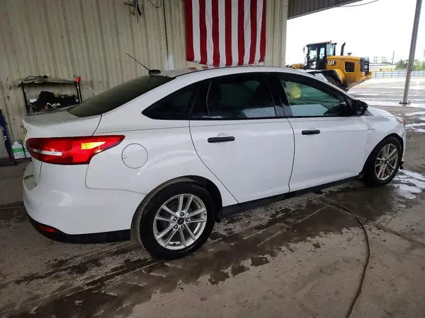 1FADP3E24JL269360 — 2018 Ford Focus, фото 3 с аукциона Copart 15.10.2026, Механические повреждения