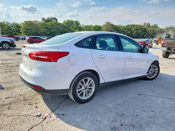1FADP3FEXJL241636 — 2018 Ford Focus, фото 3 с аукциона Copart 13.10.2026, Передняя часть