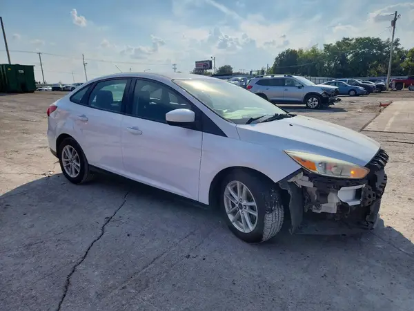 1FADP3FEXJL241636 — 2018 Ford Focus, фото 4 с аукциона Copart 13.10.2026, Передняя часть