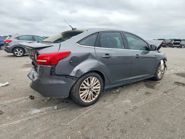 1FADP3J2XJL225742 — 2018 Ford Focus, фото 3 с аукциона Copart, Передняя часть