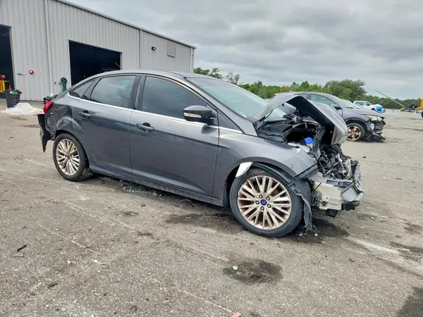 1FADP3J2XJL225742 — 2018 Ford Focus, фото 4 с аукциона Copart, Передняя часть