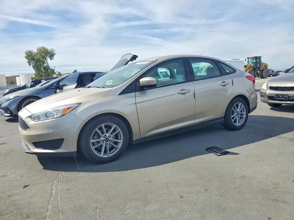 2018 Ford Focus VIN 1FADP3F2XJL304398 фото 1