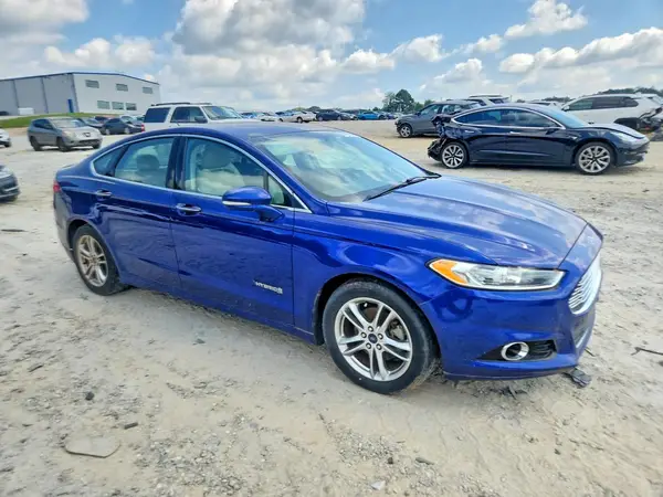 3FA6P0RU9GR127115 — 2016 Ford Fusion, фото 4 с аукциона Copart, Боковая часть