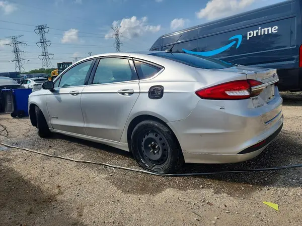 3FA6P0LU8HR385782 — 2017 Ford Fusion, фото 2 с аукциона Copart 24.09.2026, Боковая часть