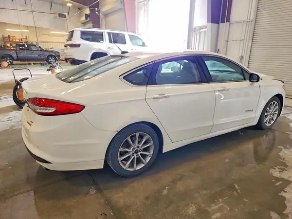 3FA6P0LU9HR287263 — 2017 Ford Fusion, фото 3 с аукциона Copart, Передняя часть