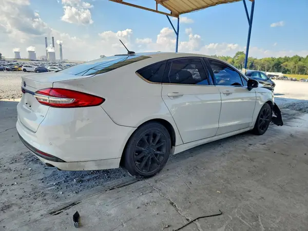 3FA6P0H7XHR382434 — 2017 Ford Fusion, фото 3 с аукциона Copart, Передняя часть