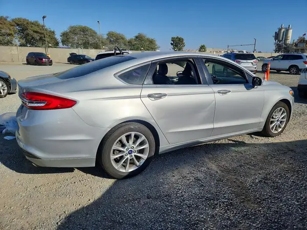 3FA6P0HDXHR356177 — 2017 Ford Fusion, фото 3 с аукциона Copart, Передняя часть