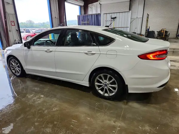 3FA6P0H70HR367392 — 2017 Ford Fusion, фото 2 с аукциона Copart, Передняя часть