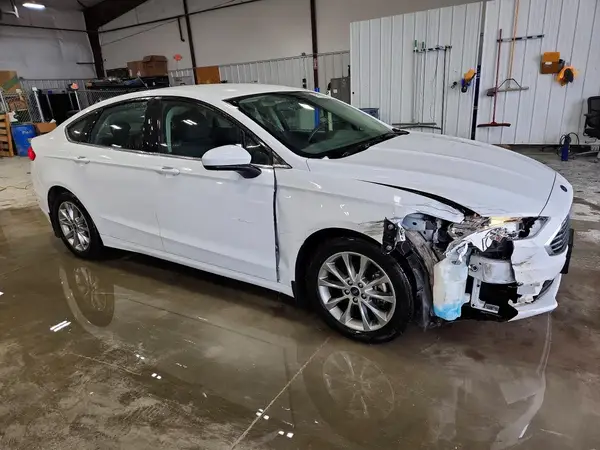 3FA6P0H70HR367392 — 2017 Ford Fusion, фото 4 с аукциона Copart, Передняя часть