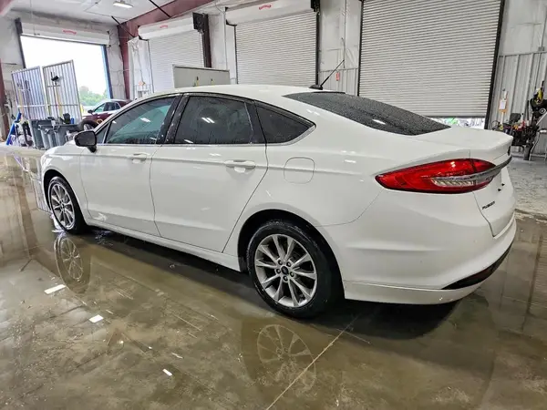 3FA6P0H73HR230768 — 2017 Ford Fusion, фото 2 с аукциона Copart, Передняя часть