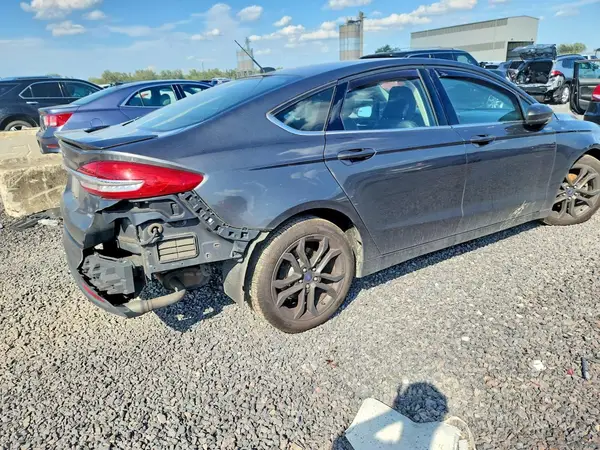 3FA6P0H76JR165842 — 2018 Ford Fusion, фото 3 с аукциона Copart 08.10.2026, Передняя часть