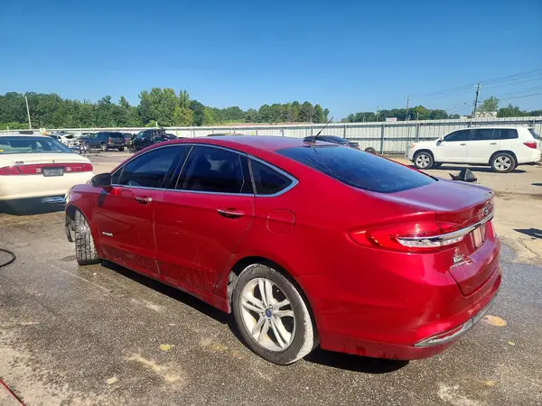 3FA6P0LU4JR157462 — 2018 Ford Fusion, фото 2 с аукциона Copart, Передняя часть