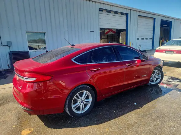 3FA6P0LU4JR157462 — 2018 Ford Fusion, фото 3 с аукциона Copart, Передняя часть