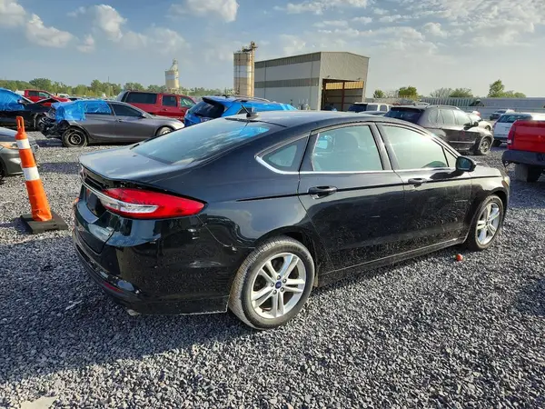 3FA6P0HD5JR180659 — 2018 Ford Fusion, фото 3 с аукциона Copart, Град