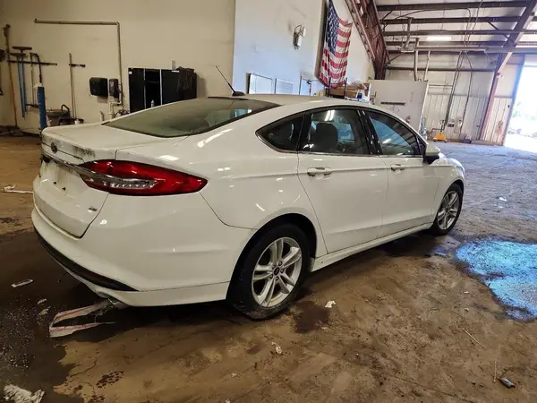 3FA6P0H75JR212696 — 2018 Ford Fusion, фото 3 с аукциона Copart, Передняя часть