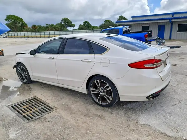 3FA6P0K95JR174784 — 2018 Ford Fusion, фото 2 с аукциона Copart, Передняя часть