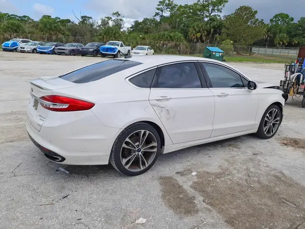 3FA6P0K95JR174784 — 2018 Ford Fusion, фото 3 с аукциона Copart, Передняя часть