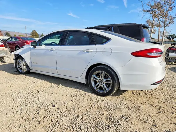 3FA6P0UU9JR241307 — 2018 Ford Fusion, фото 2 с аукциона Copart, Передняя часть