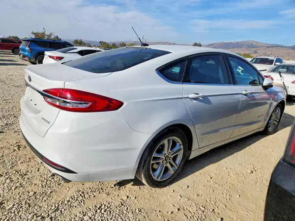 3FA6P0UU9JR241307 — 2018 Ford Fusion, фото 3 с аукциона Copart, Передняя часть